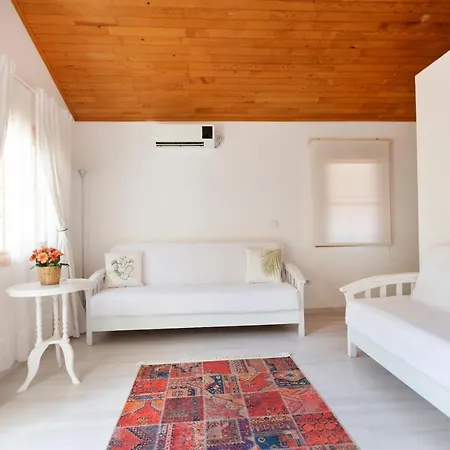 Lukkies Bed & Breakfast Cirali