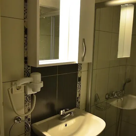 Lukkies Bed & Breakfast 3*