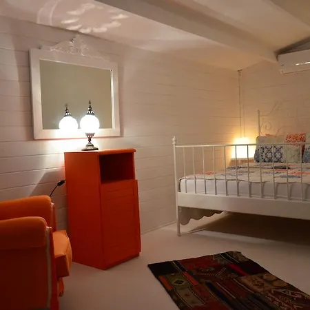 Lukkies Bed & Breakfast 3*